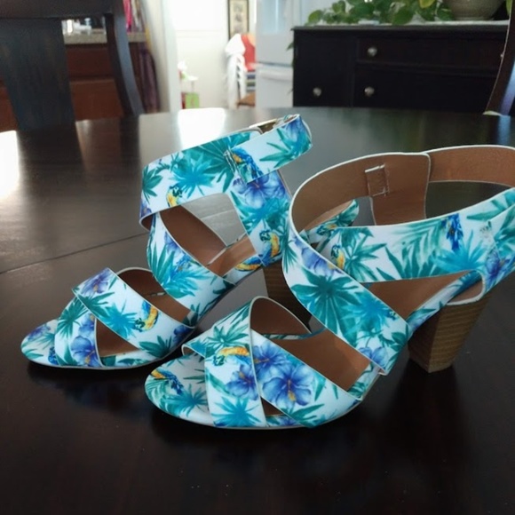 Quipid Tropical Print Peep Toe Stacked Heels - Picture 2 of 5